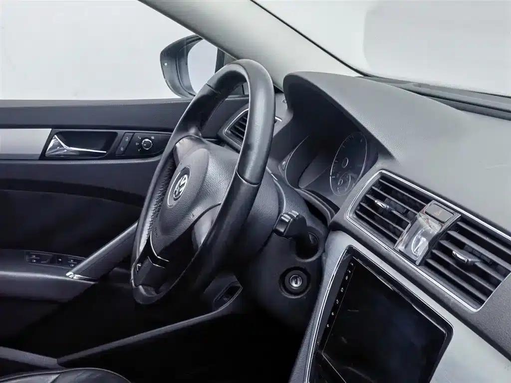 2011 Passat 1.8TSI DSG Premium Edition — миниатюра 22