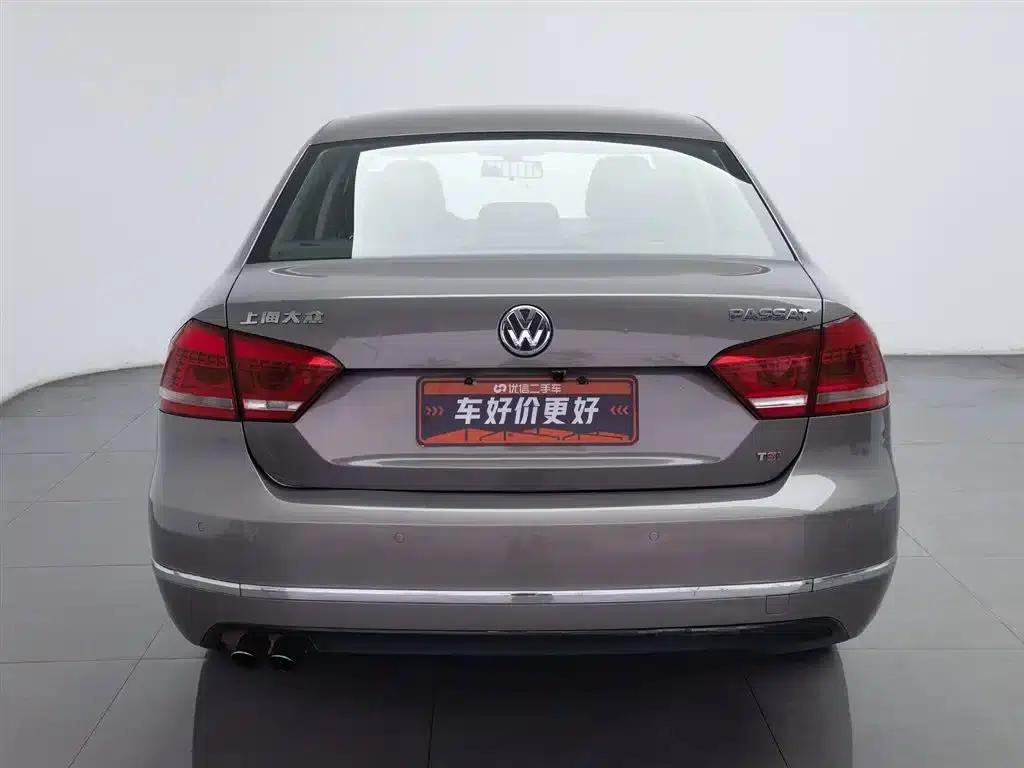 2011 Passat 1.8TSI DSG Premium Edition — миниатюра 4