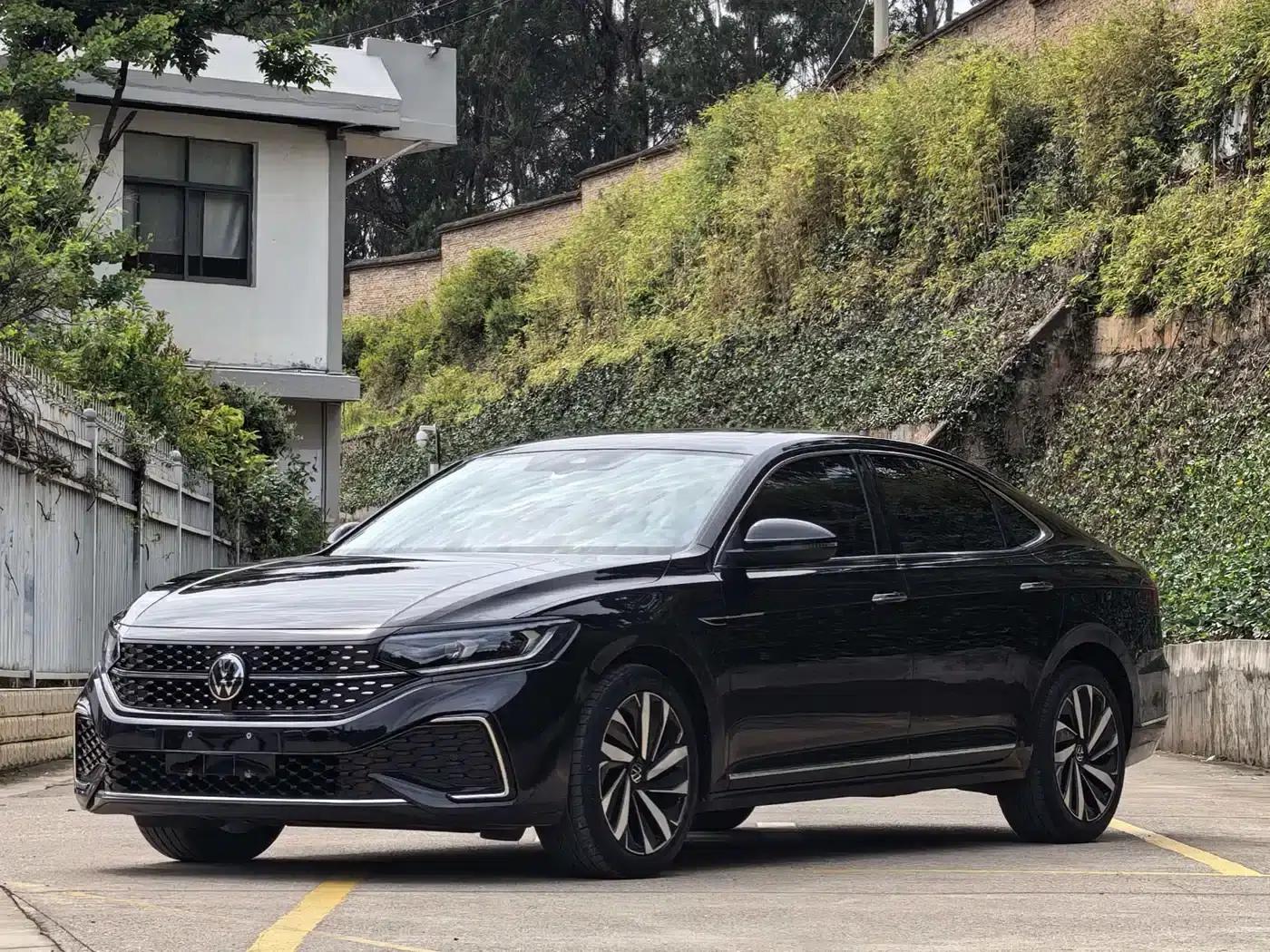 2022 Volkswagen Passat 330TSI Elite Edition — миниатюра 1