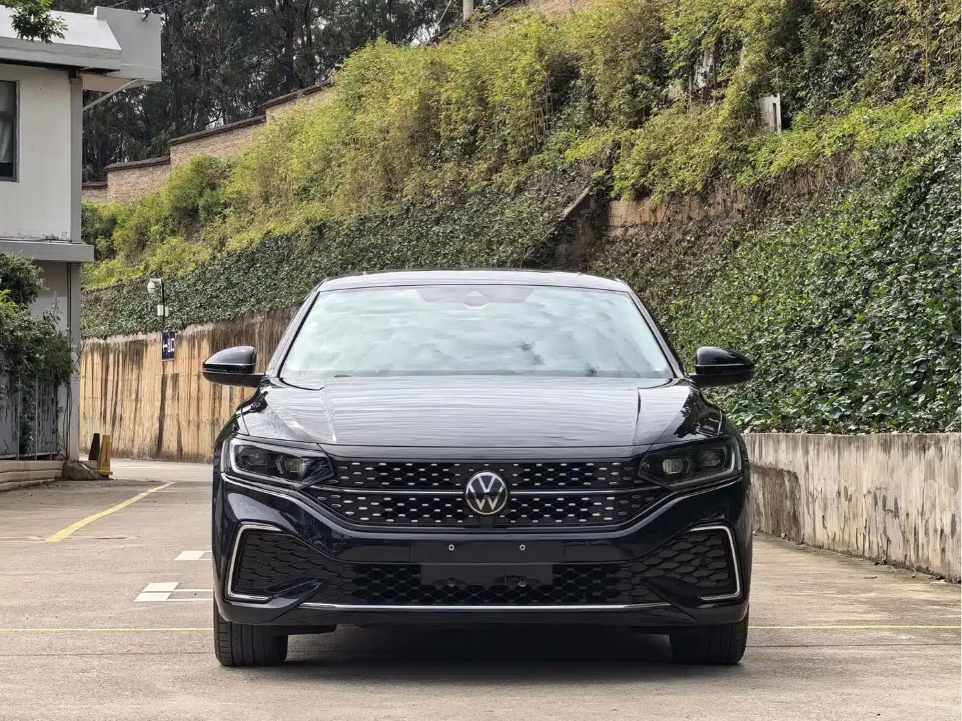 2022 Volkswagen Passat 330TSI Elite Edition — миниатюра 2