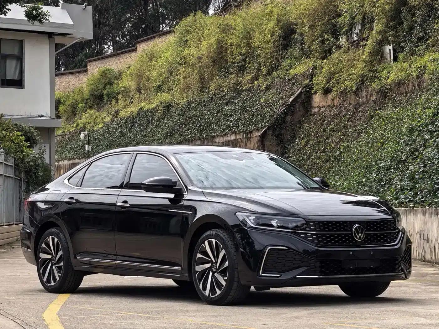2022 Volkswagen Passat 330TSI Elite Edition — миниатюра 3