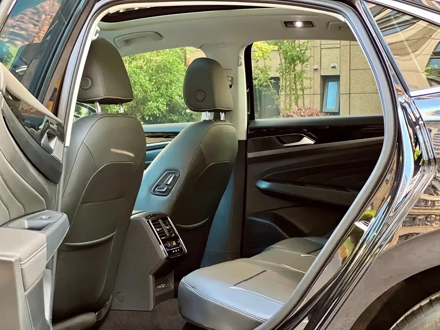 2023 Passat Facelift 330TSI Starry Sky Elite Edition — миниатюра 17