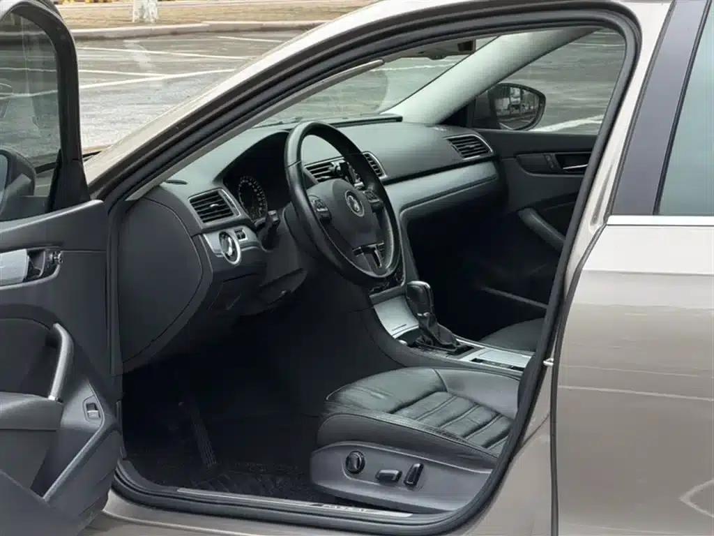 2014 Passat 2.0TSI DSG Royal Edition — миниатюра 14