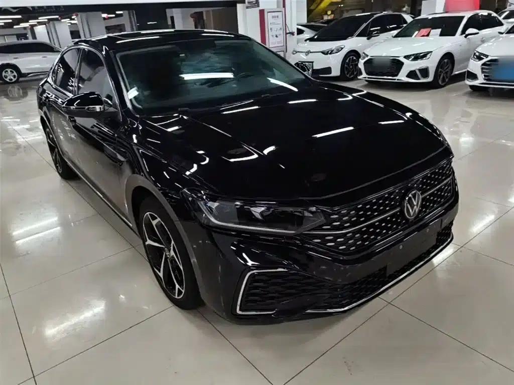 2023 Passat Facelift 330TSI Starry Sky Elite Edition — миниатюра 4