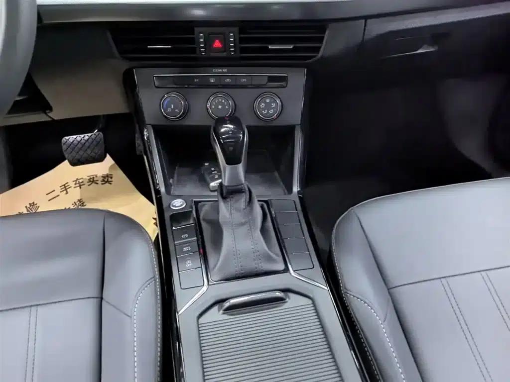 2025 Passat Outstanding Edition 280TSI Business Version — миниатюра 14