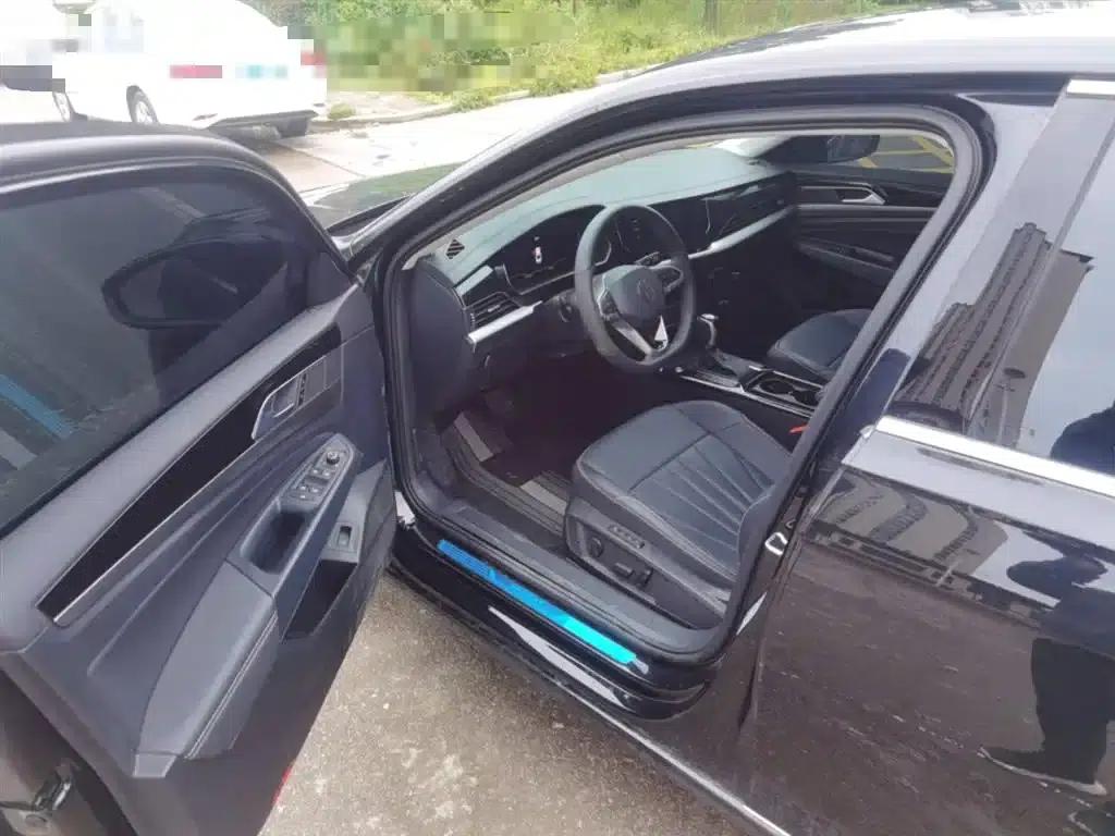 2025 Volkswagen Passat Outstanding Edition 330TSI Starry Sky Elite Edition — миниатюра 14