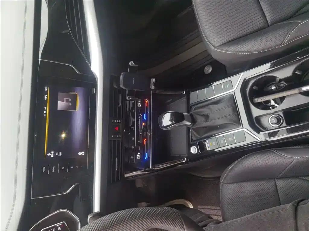 2025 Volkswagen Passat Outstanding Edition 330TSI Starry Sky Elite Edition — миниатюра 6