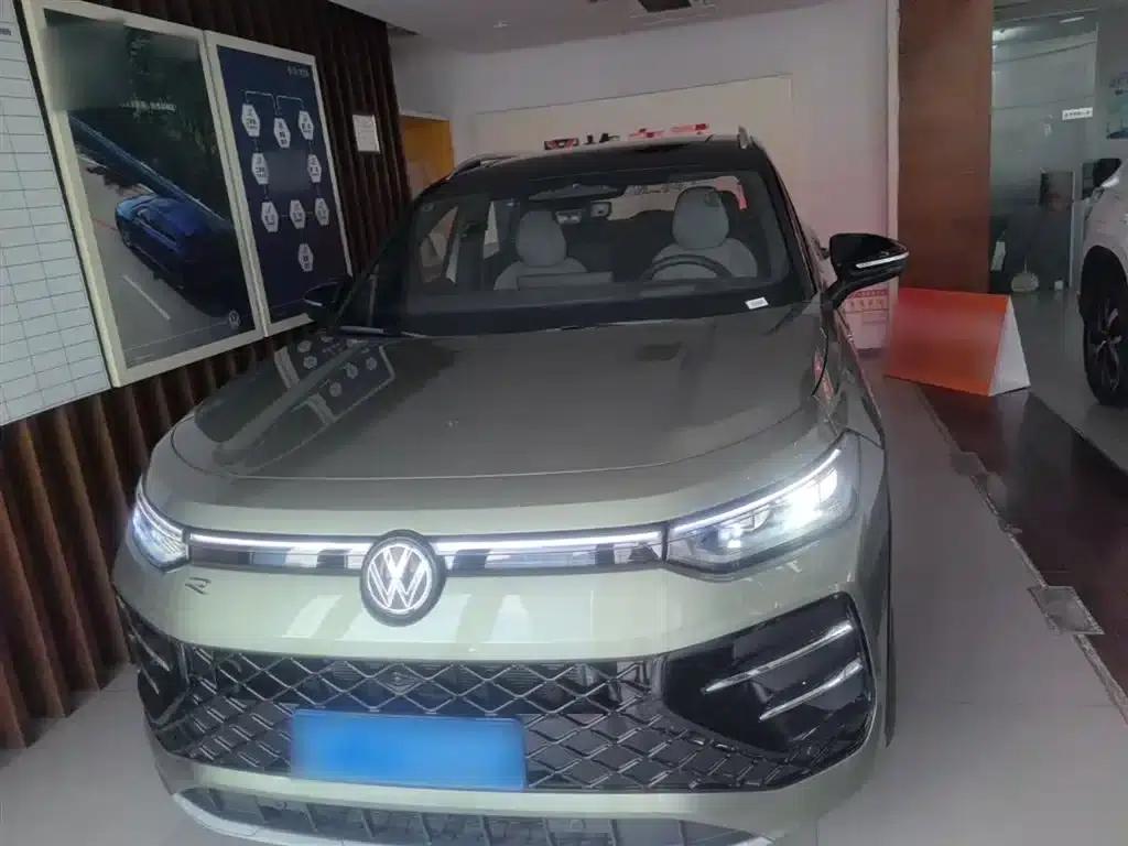 Tayron 2025 Tayron L 380TSI 4WD Luxury — миниатюра 3