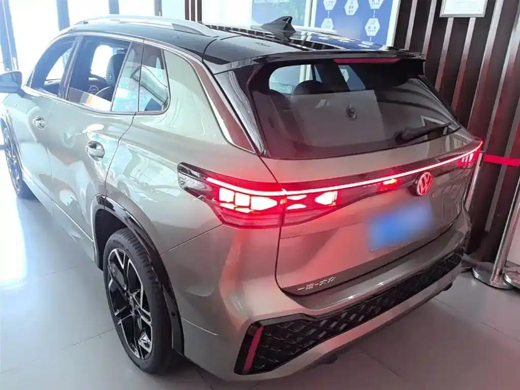 Tayron 2025 Tayron L 380TSI 4WD Luxury — миниатюра 5