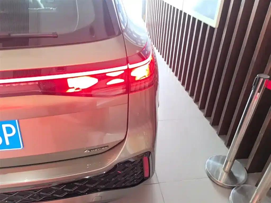 Tayron 2025 Tayron L 380TSI 4WD Luxury — миниатюра 8