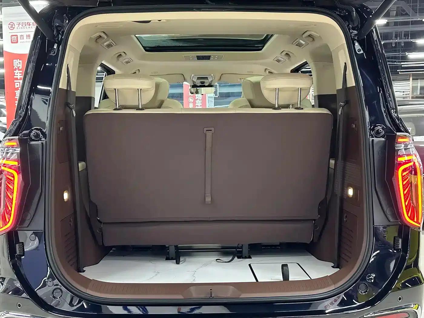 Hongqi HQ9 PHEV 2024 2.0T AWD Business Edition — миниатюра 17