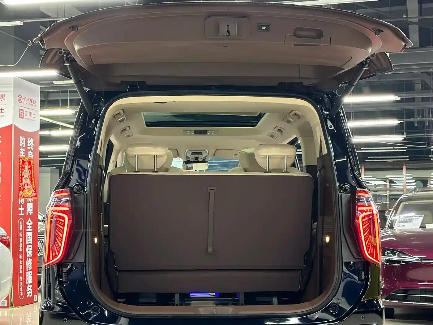 Hongqi HQ9 PHEV 2024 2.0T AWD Business Edition — миниатюра 18