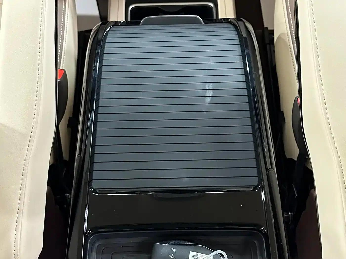 Hongqi HQ9 PHEV 2024 2.0T AWD Business Edition — миниатюра 28