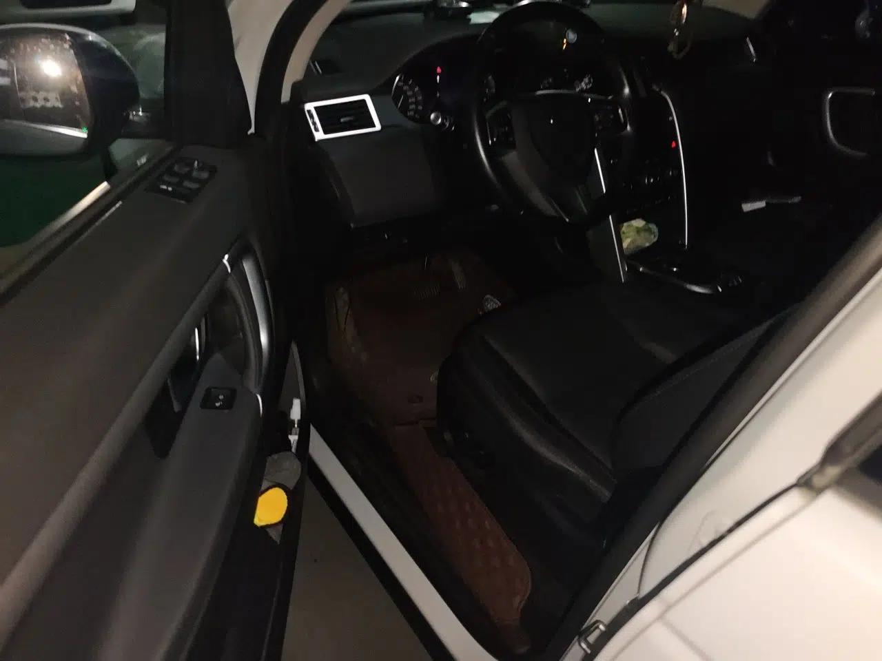 Used Land Rover Discovery Sport 2016 2.0T SE — миниатюра 16