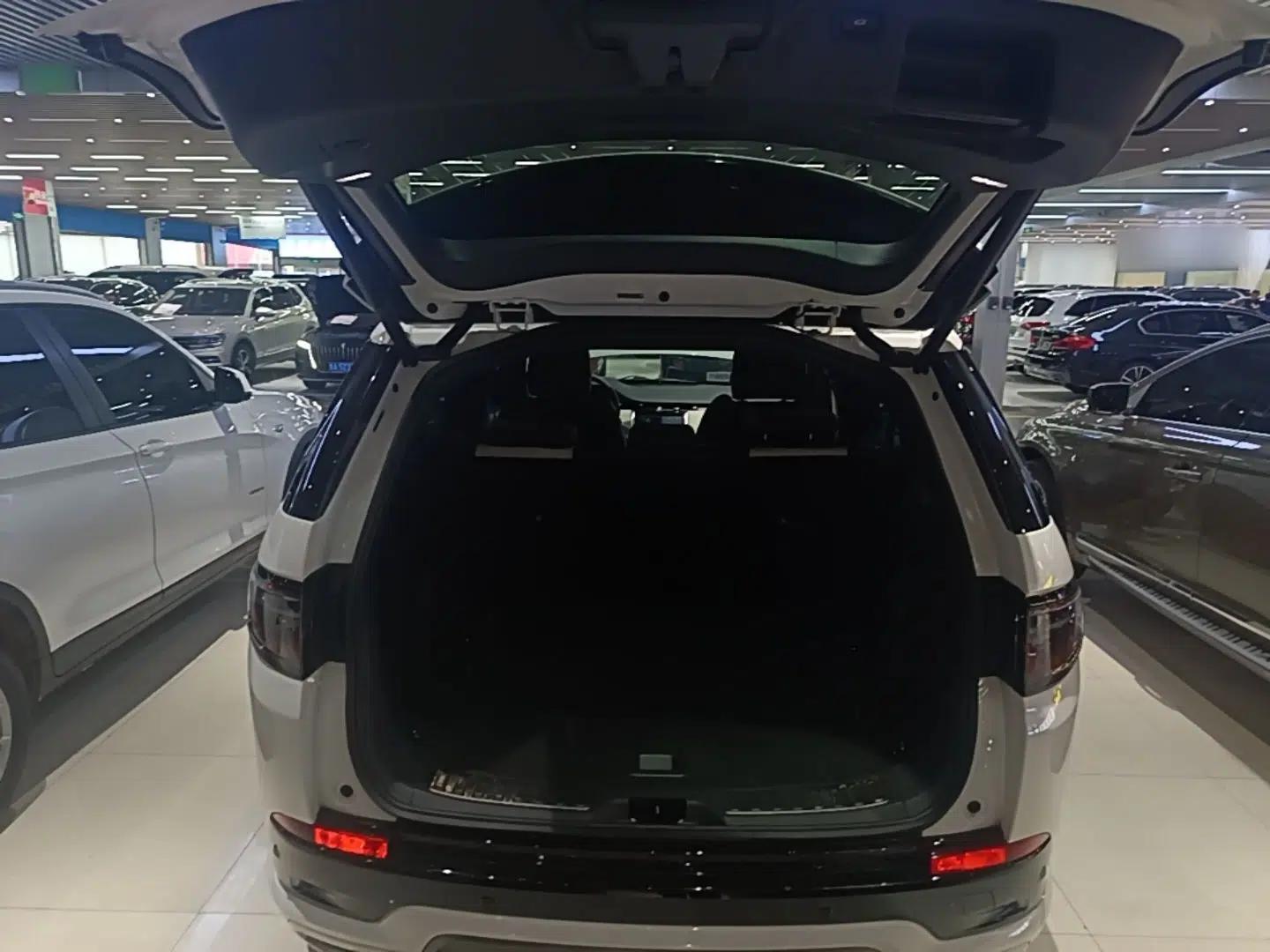 Used Land Rover Discovery Sport 2022 249 PS R-Dynamic S Performance Edition 5 Seats — миниатюра 22
