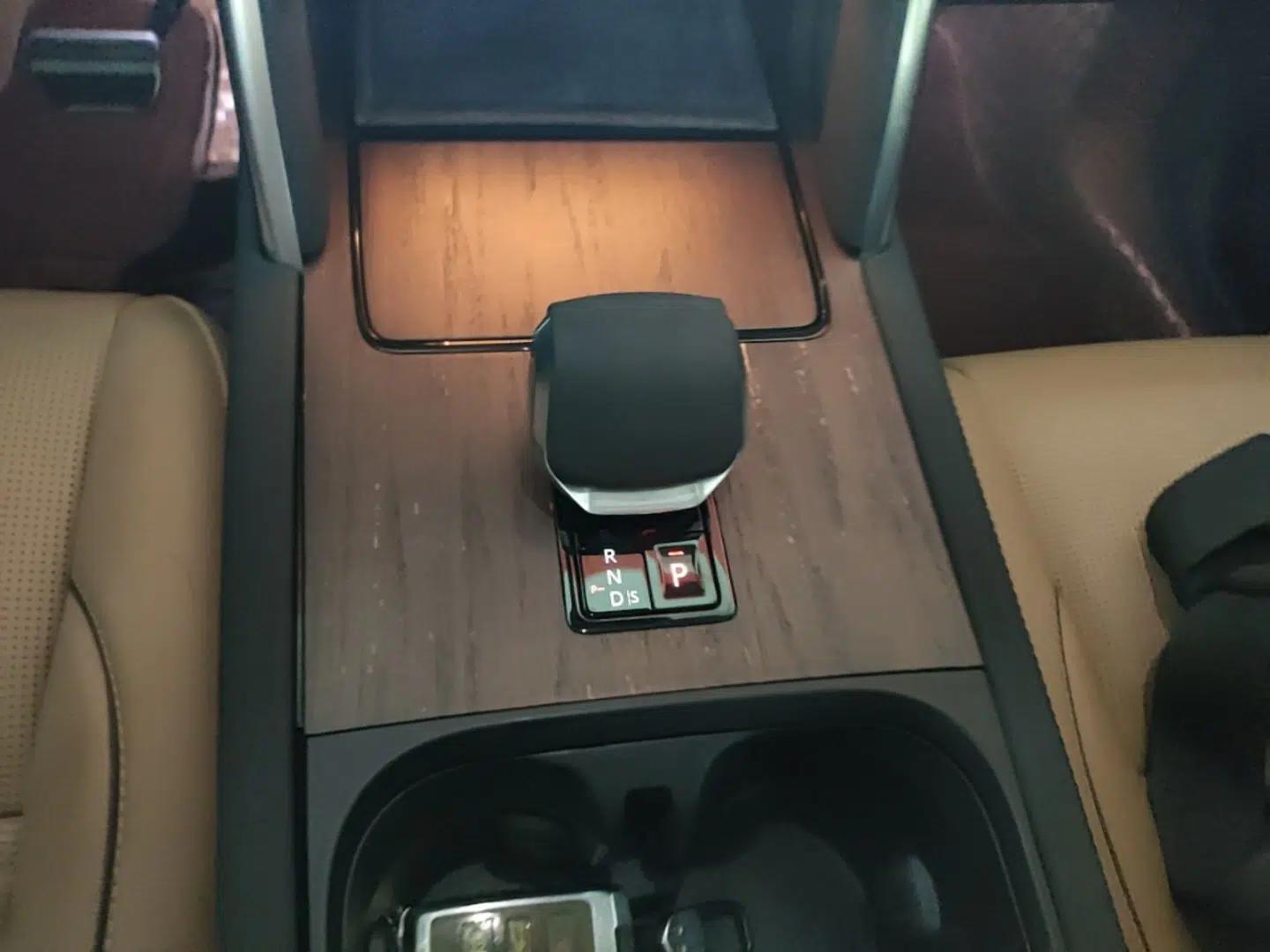 Used Land Rover Discovery Sport 2024 Performance Tech Edition — миниатюра 16
