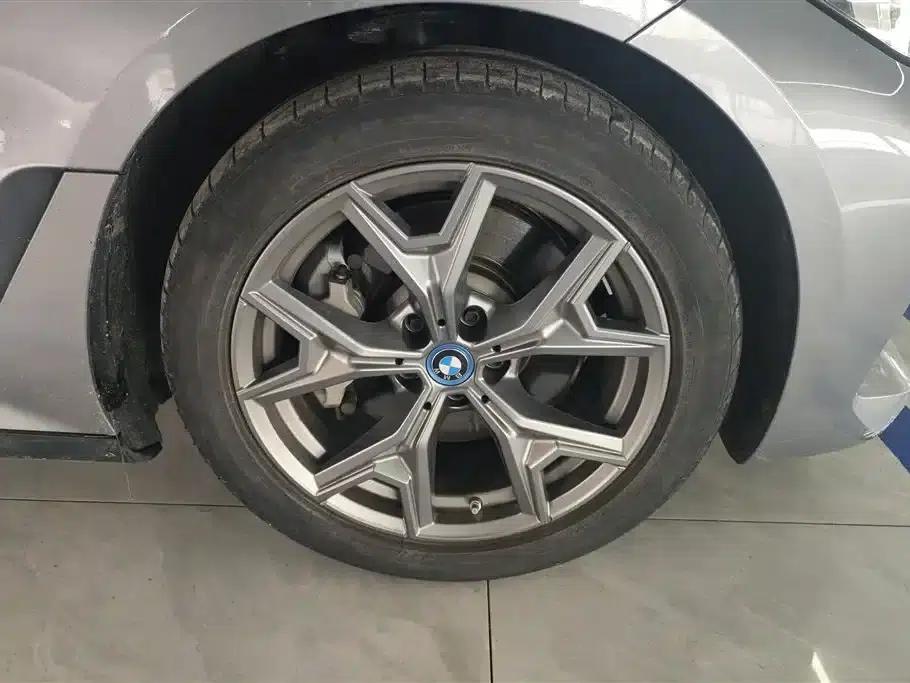 BMW i3 2022 eDrive 35L — миниатюра 6
