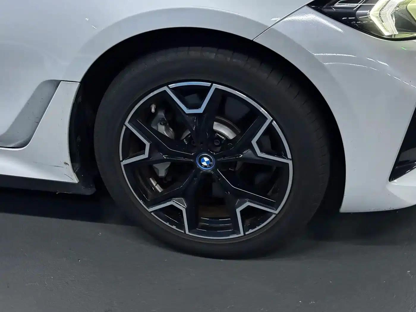 BMW i3 2024 eDrive 40 L Shadow Edition — миниатюра 9