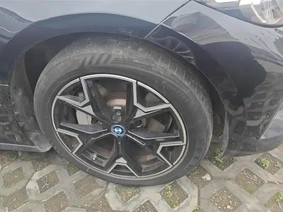 BMW i3 2023 eDrive 40 L Shadow Edition — миниатюра 6