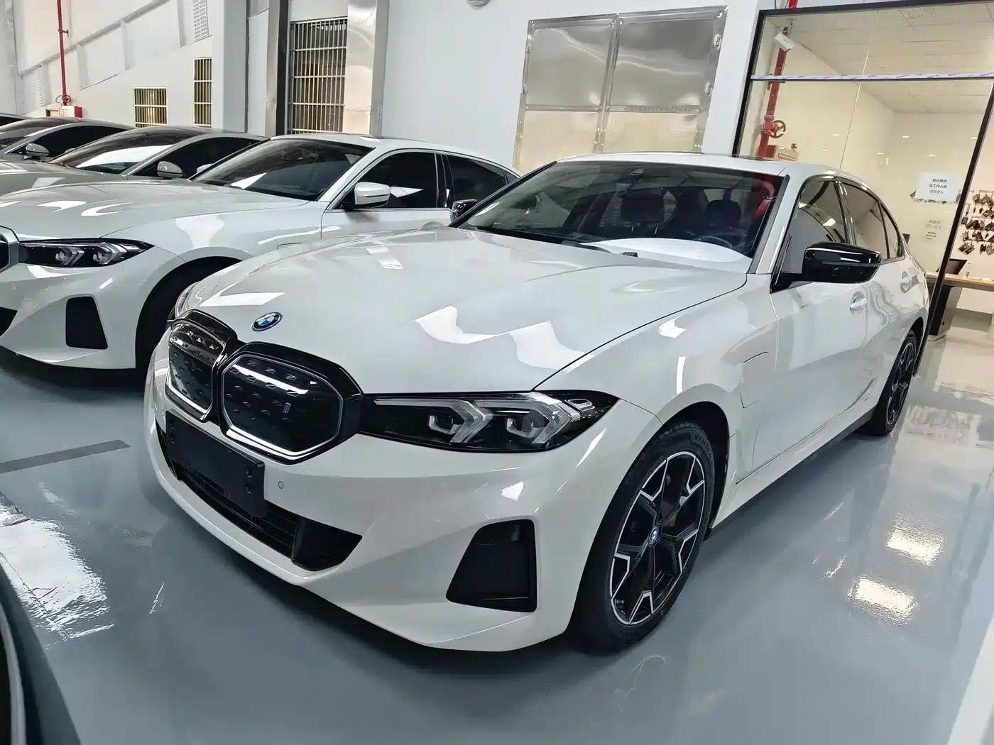 BMW i3 2023 eDrive 40 L Shadow Edition — миниатюра 1