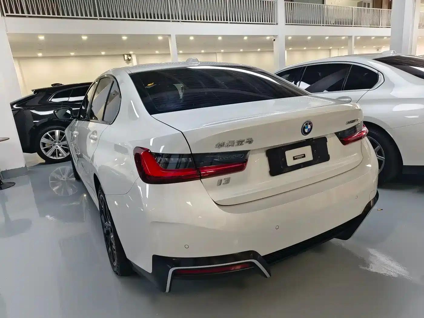 BMW i3 2023 eDrive 40 L Shadow Edition — миниатюра 14