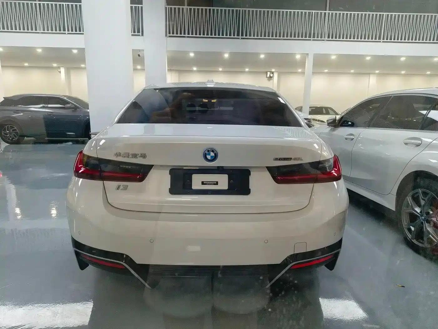 BMW i3 2023 eDrive 40 L Shadow Edition — миниатюра 15