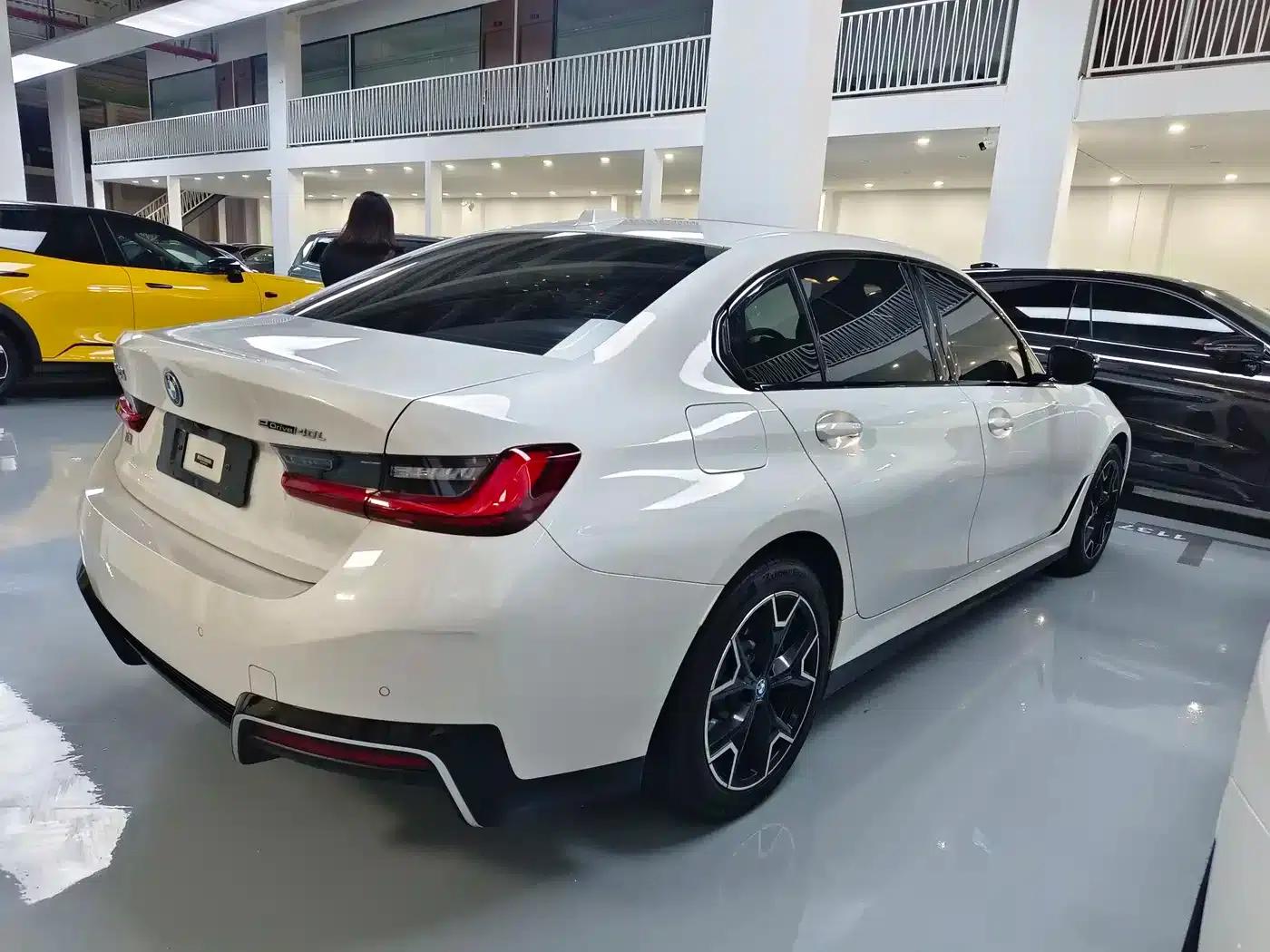BMW i3 2023 eDrive 40 L Shadow Edition — миниатюра 16