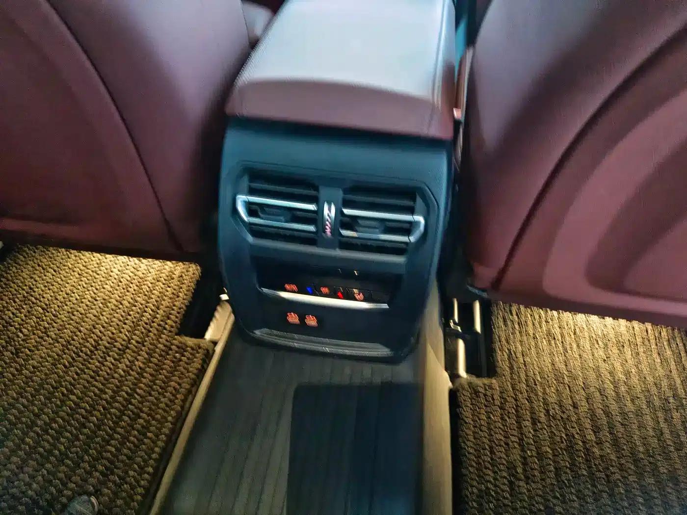 BMW i3 2023 eDrive 40 L Shadow Edition — миниатюра 6