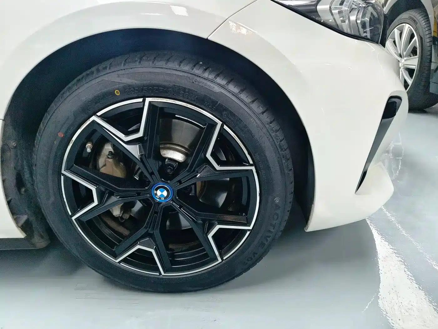BMW i3 2023 eDrive 40 L Shadow Edition — миниатюра 7