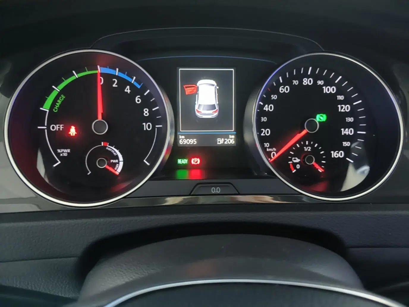 Used Volkswagen Golf Pure Electric 2020 Chari — миниатюра 14