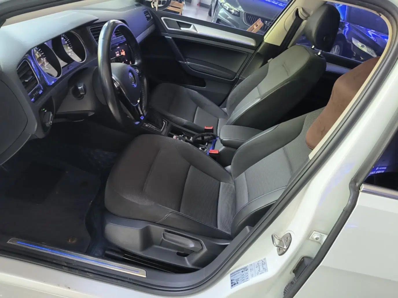 Used Volkswagen Golf Pure Electric 2020 Chari — миниатюра 17