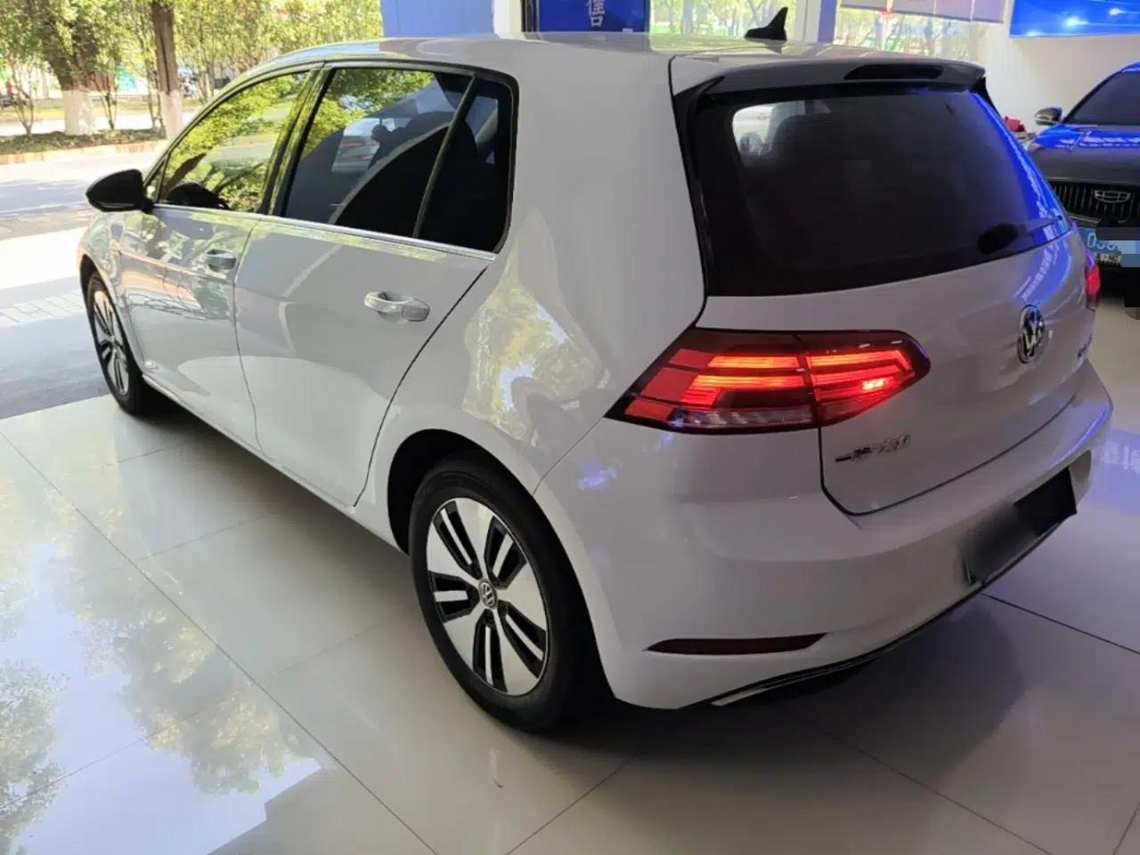 Used Volkswagen Golf Pure Electric 2020 Chari — миниатюра 4
