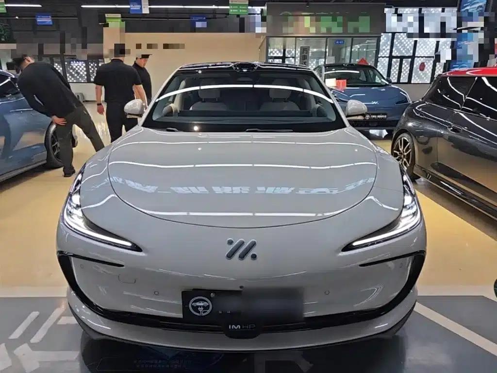 Zhiji L6 2024 Max Long Range Edition — миниатюра 3