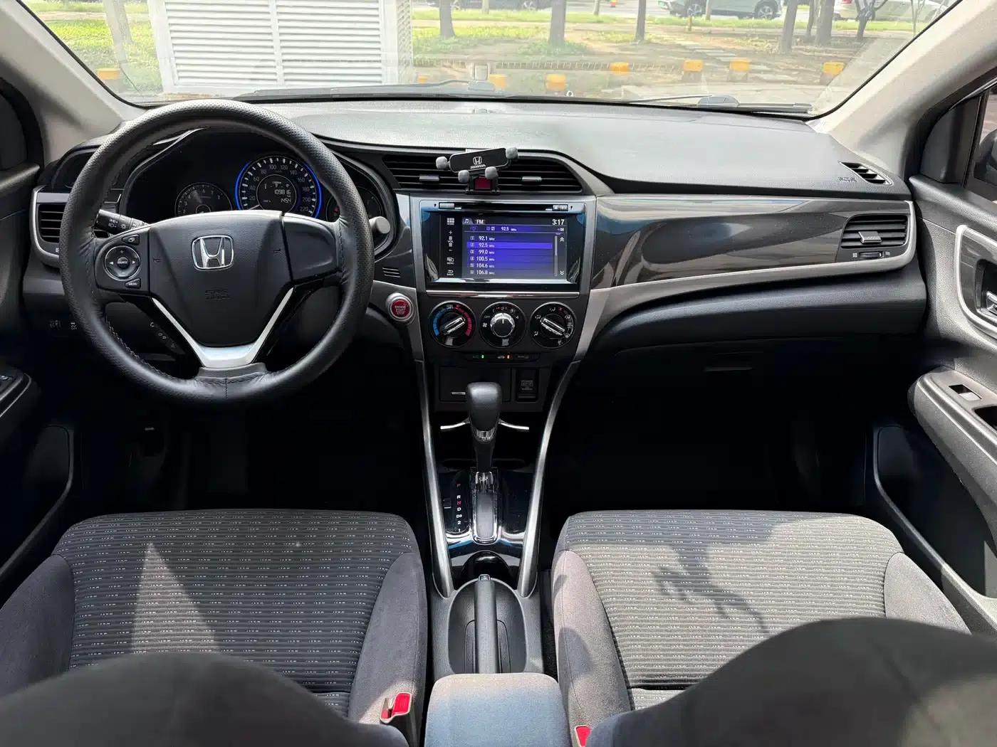 Honda Crider 2013 1.8L Automatic Deluxe Edition — миниатюра 11