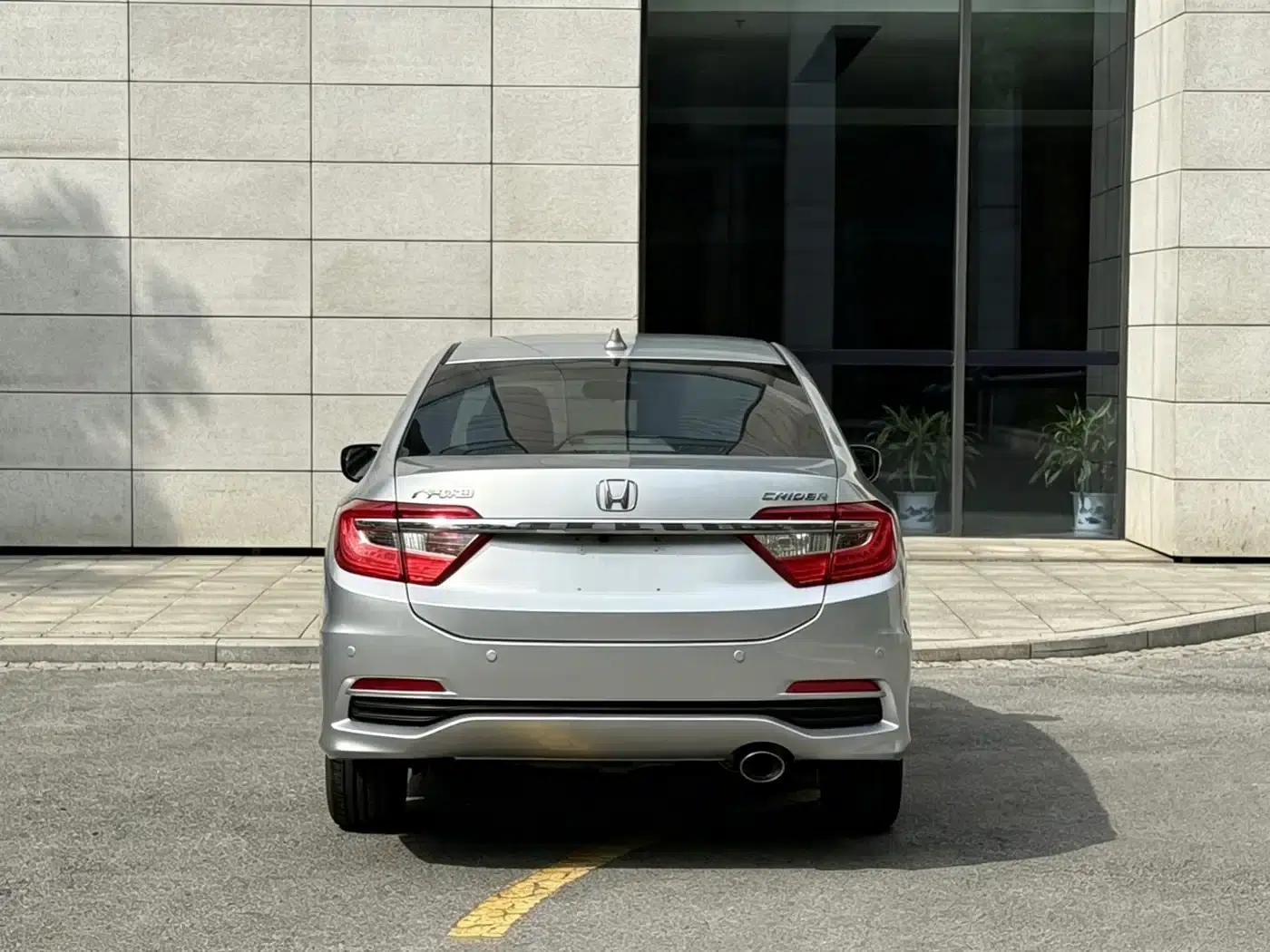 Honda Crider 2013 1.8L Automatic Deluxe Edition — миниатюра 17