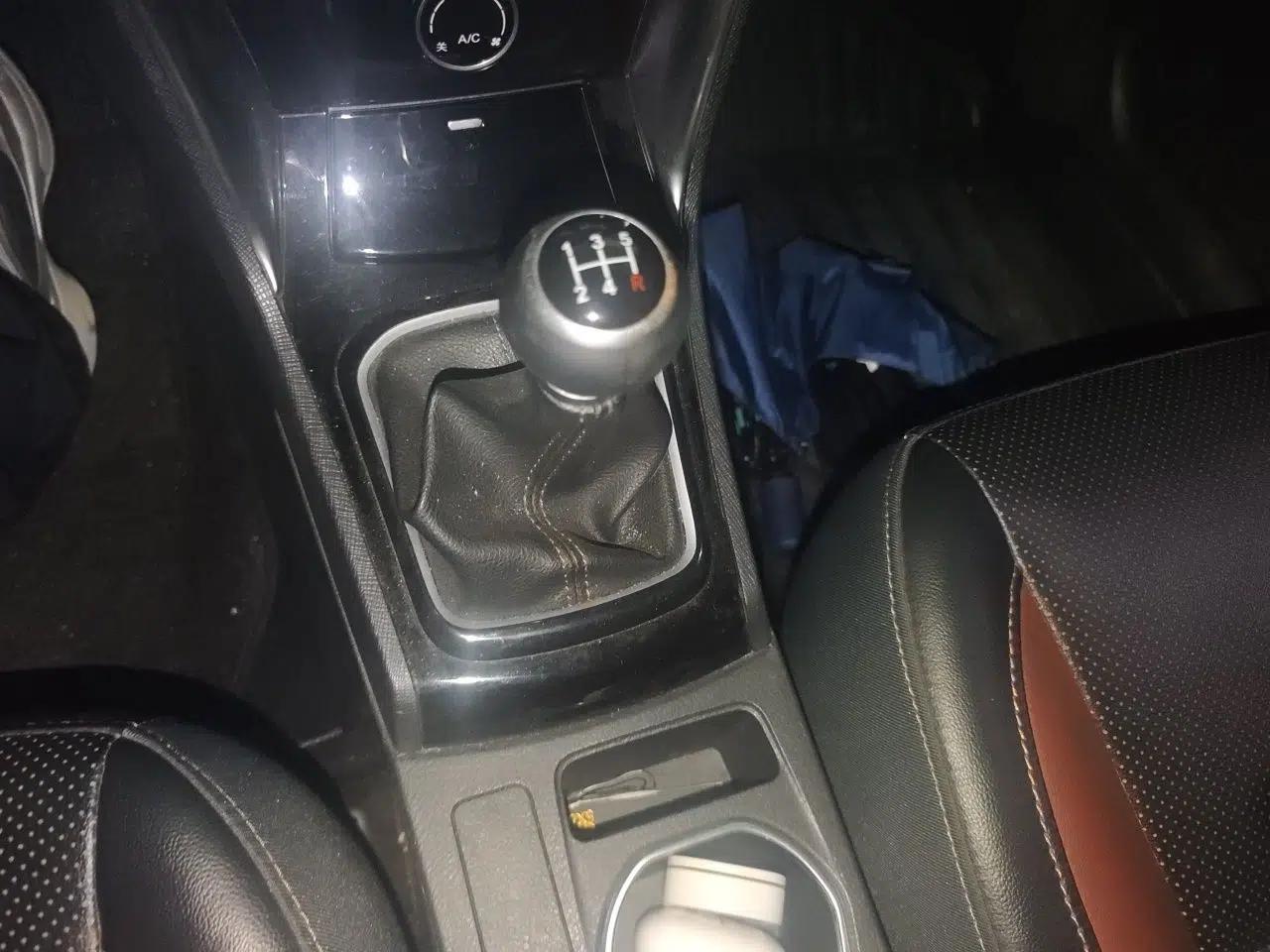 Used BYD F3 2016 1.5L Manual Luxury Model — миниатюра 14