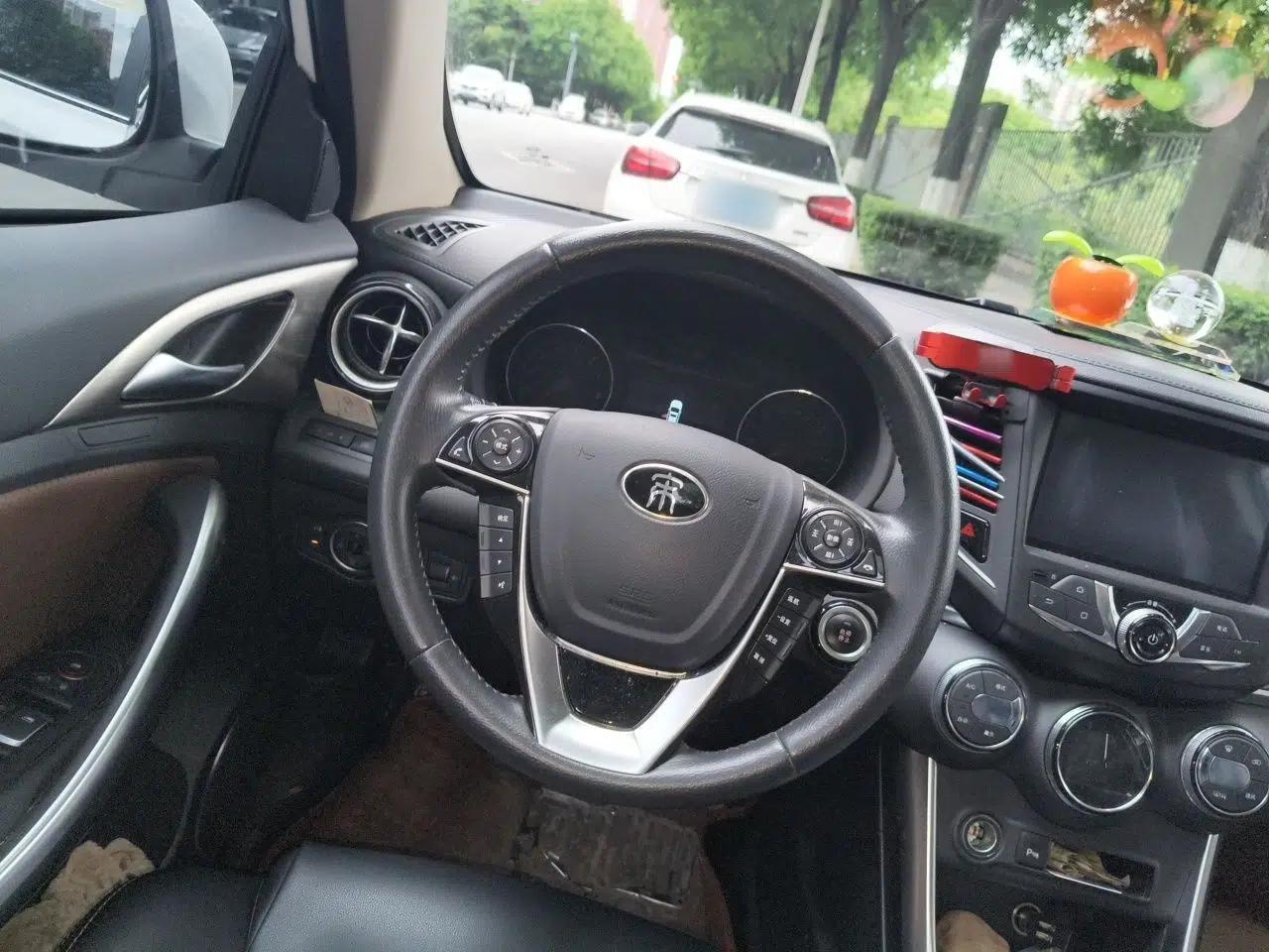 Used BYD Song 2016 GaiShi Edition 1.5TI Manual Elite Model — миниатюра 10