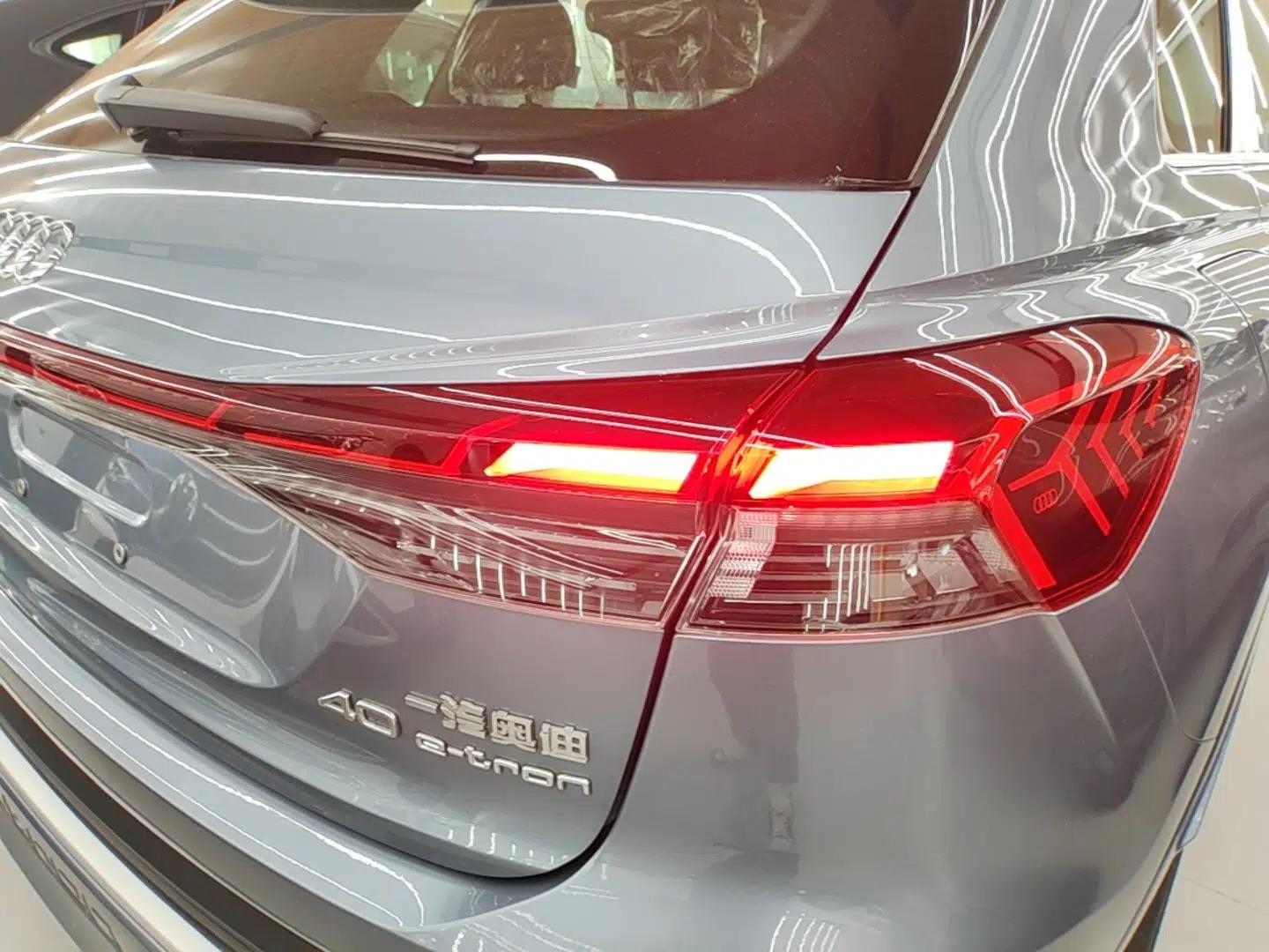 Audi Q4 e-tron 2024 40 e-tron Adventure Edition — миниатюра 9
