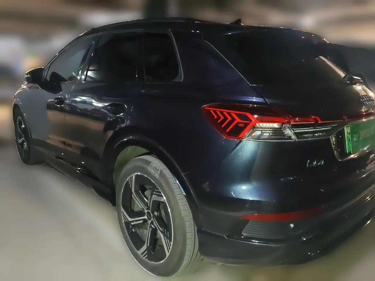 Audi Q4 e-tron 2024 40 e-tron Boundary Edition in Midnight Blue — миниатюра 4