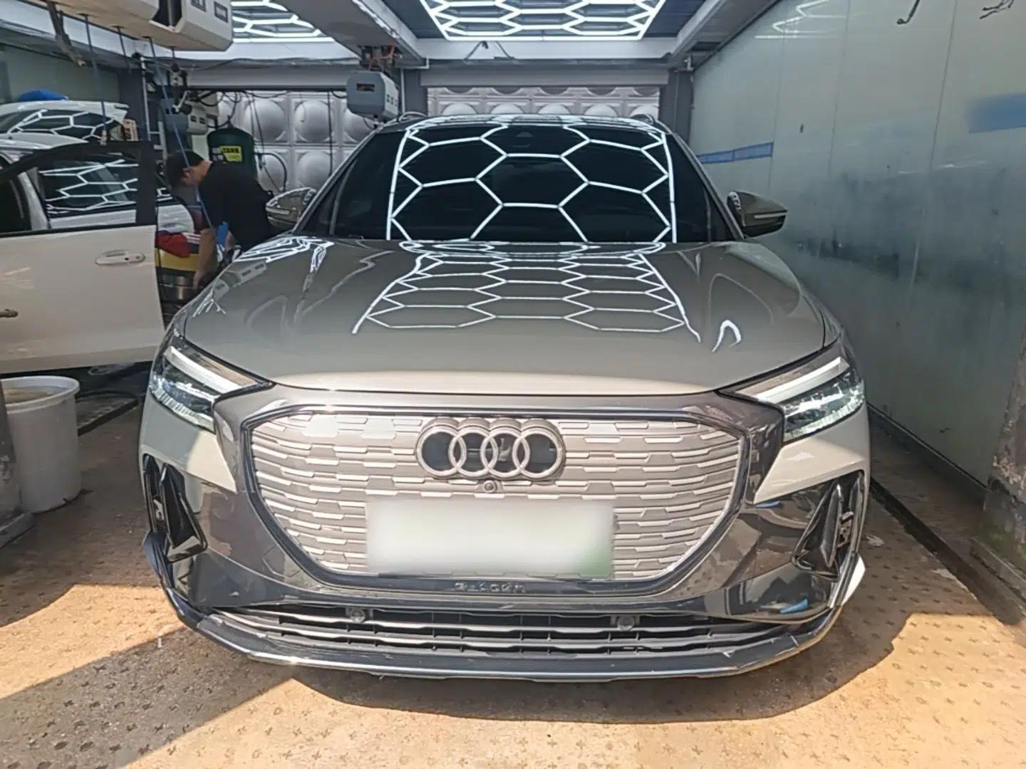 Audi Q4 e-tron 2023 40 e-tron Adventure Edition — миниатюра 2