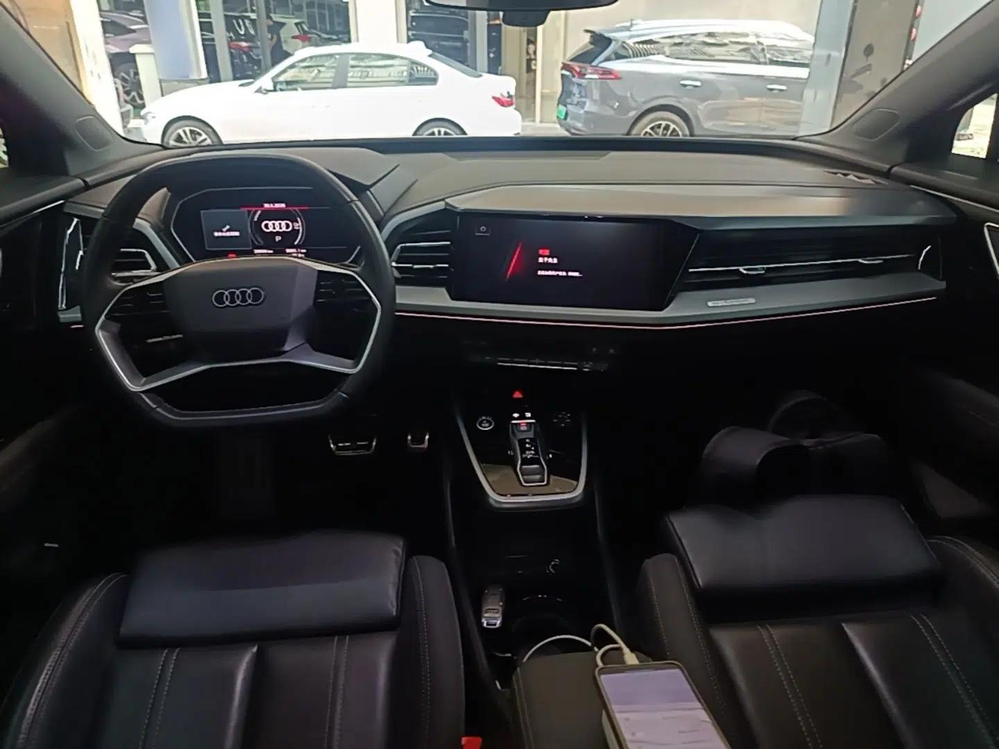 Audi Q4 e-tron 2023 40 e-tron Adventure Edition — миниатюра 17