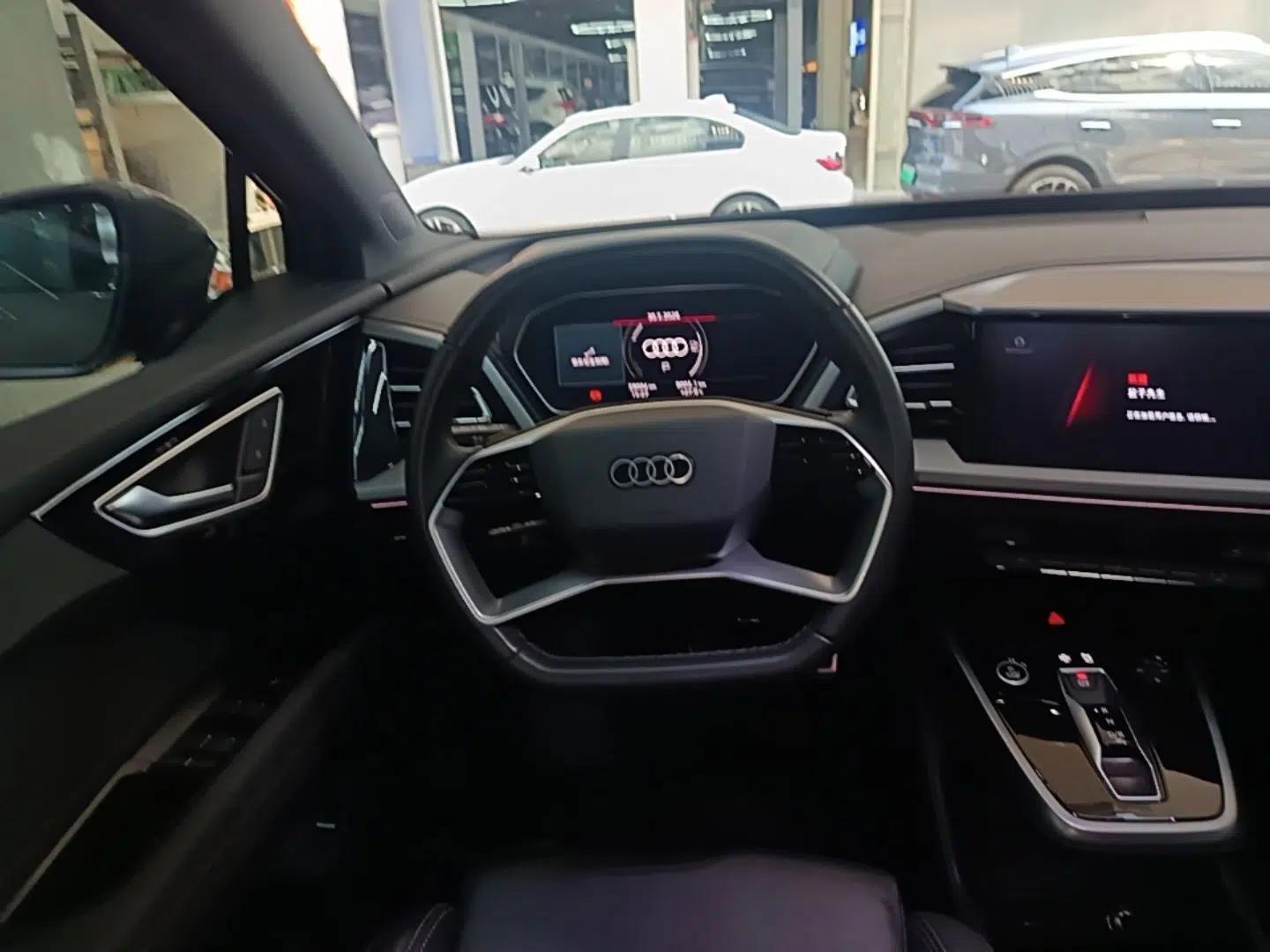 Audi Q4 e-tron 2023 40 e-tron Adventure Edition — миниатюра 18
