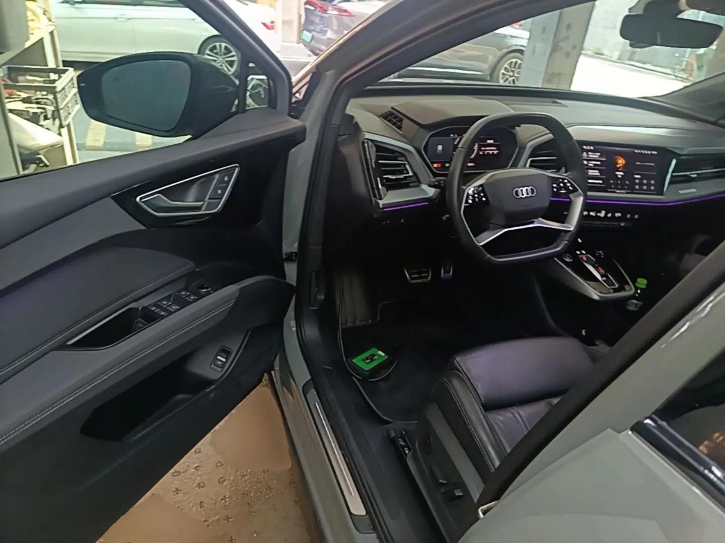 Audi Q4 e-tron 2023 40 e-tron Adventure Edition — миниатюра 23