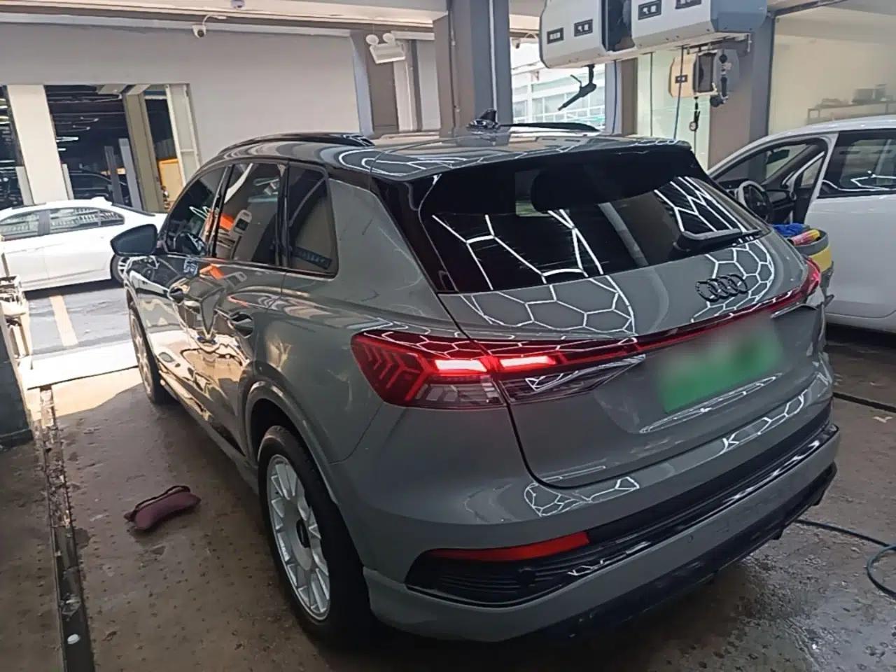 Audi Q4 e-tron 2023 40 e-tron Adventure Edition — миниатюра 4