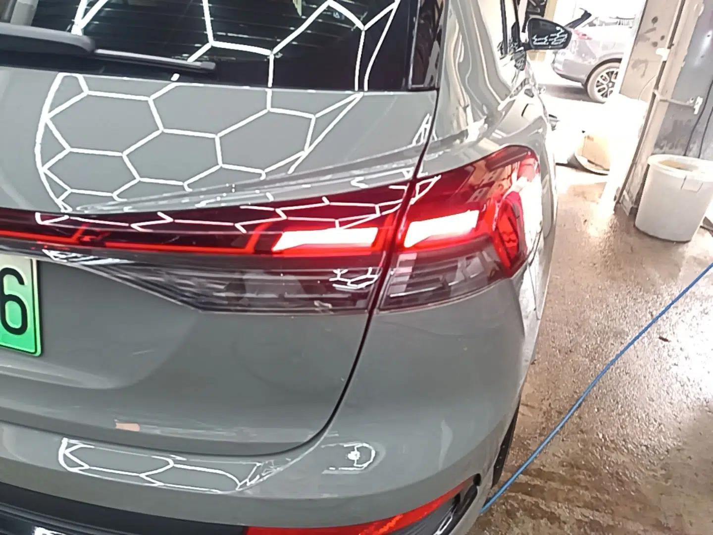 Audi Q4 e-tron 2023 40 e-tron Adventure Edition — миниатюра 9