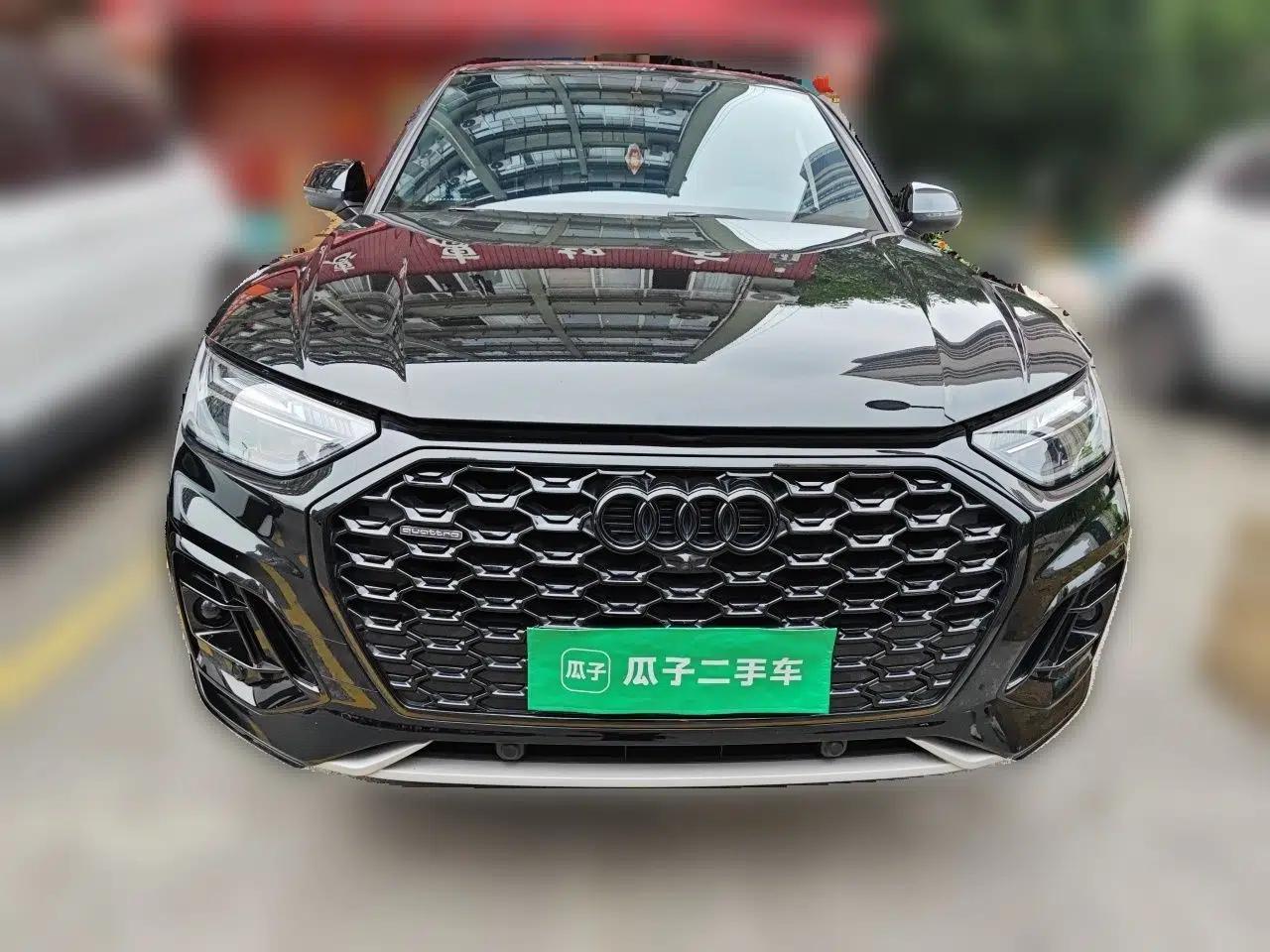 Audi Q5L Sportback 2023 40 TFSI Luxury Model — миниатюра 2