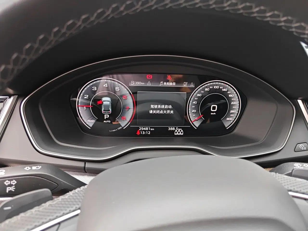 Audi Q5L Sportback 2023 40 TFSI Luxury Model — миниатюра 11