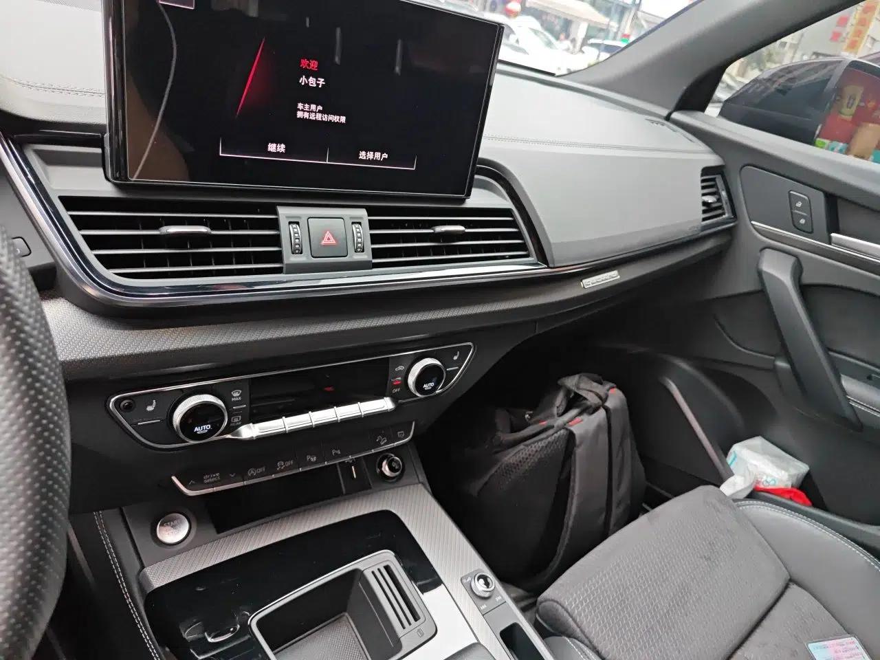 Audi Q5L Sportback 2023 40 TFSI Luxury Model — миниатюра 13