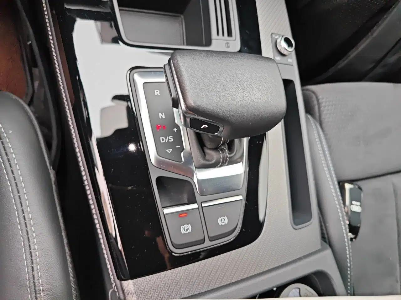 Audi Q5L Sportback 2023 40 TFSI Luxury Model — миниатюра 14