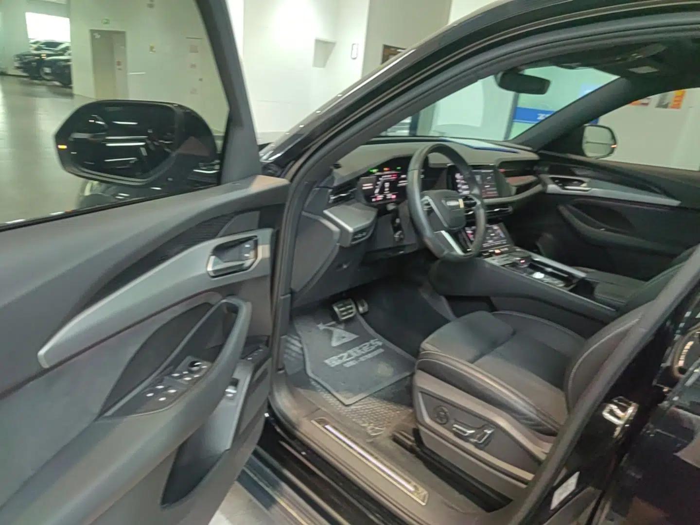Audi Q6 2023 45 TFSI quattro Qiyun Edition Flying Rider Package — миниатюра 18